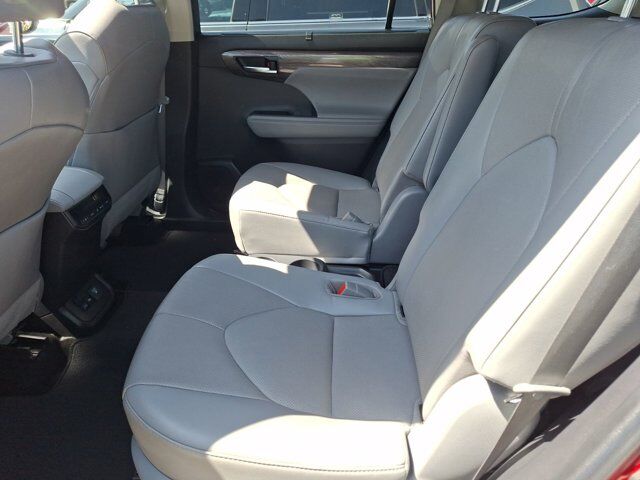 2022 Toyota Highlander Hybrid Limited Hurst TX
