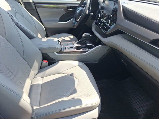 2022 Toyota Highlander Hybrid Limited Hurst TX