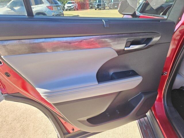 2022 Toyota Highlander Hybrid Limited Dallas TX