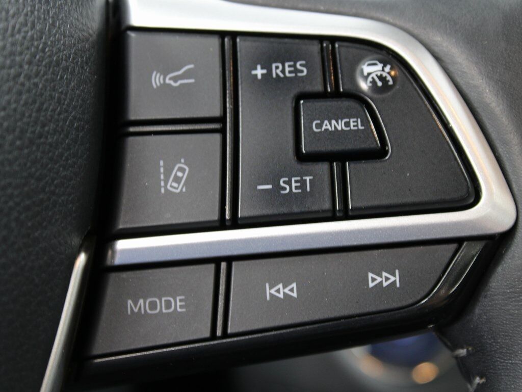 2022 Toyota Highlander Hybrid Platinum AWD 7 Passenger Fond du Lac WI