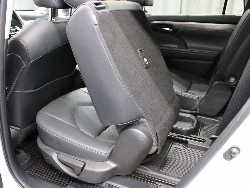2022 Toyota Highlander Hybrid Platinum AWD 7 Passenger Fond du Lac WI