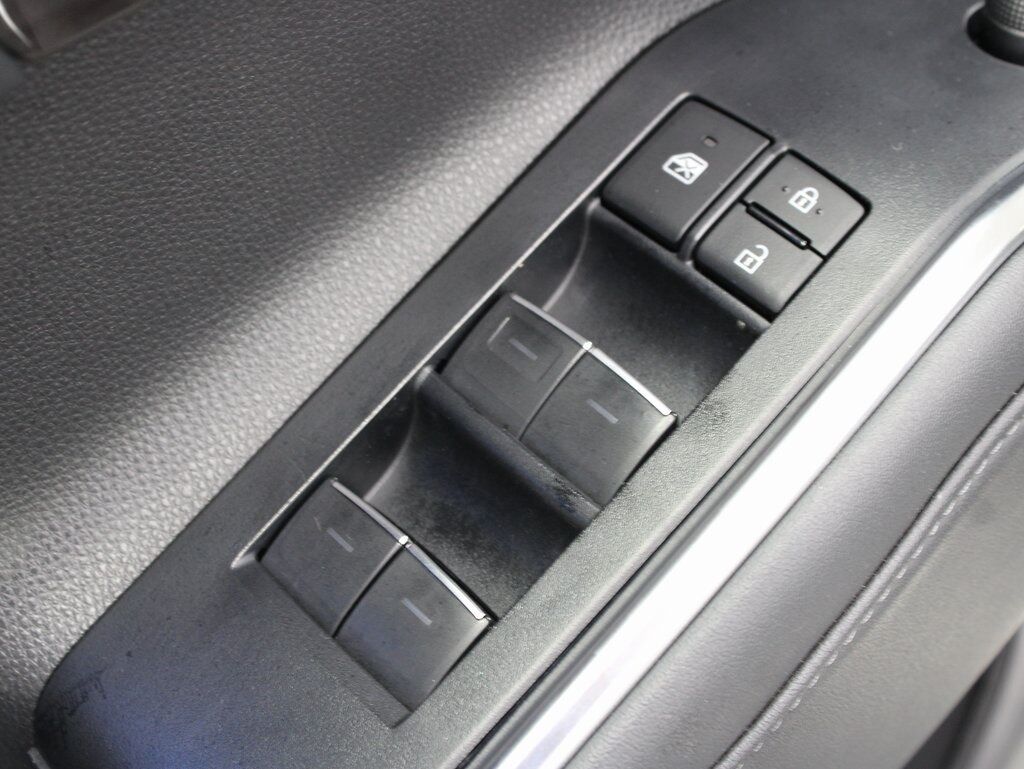 2022 Toyota Highlander Hybrid Platinum AWD 7 Passenger Fond du Lac WI