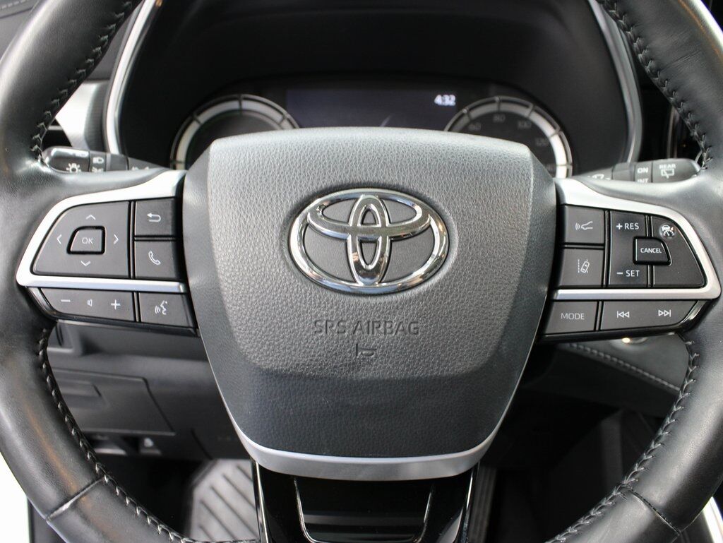 2022 Toyota Highlander Hybrid Platinum AWD 7 Passenger Fond du Lac WI