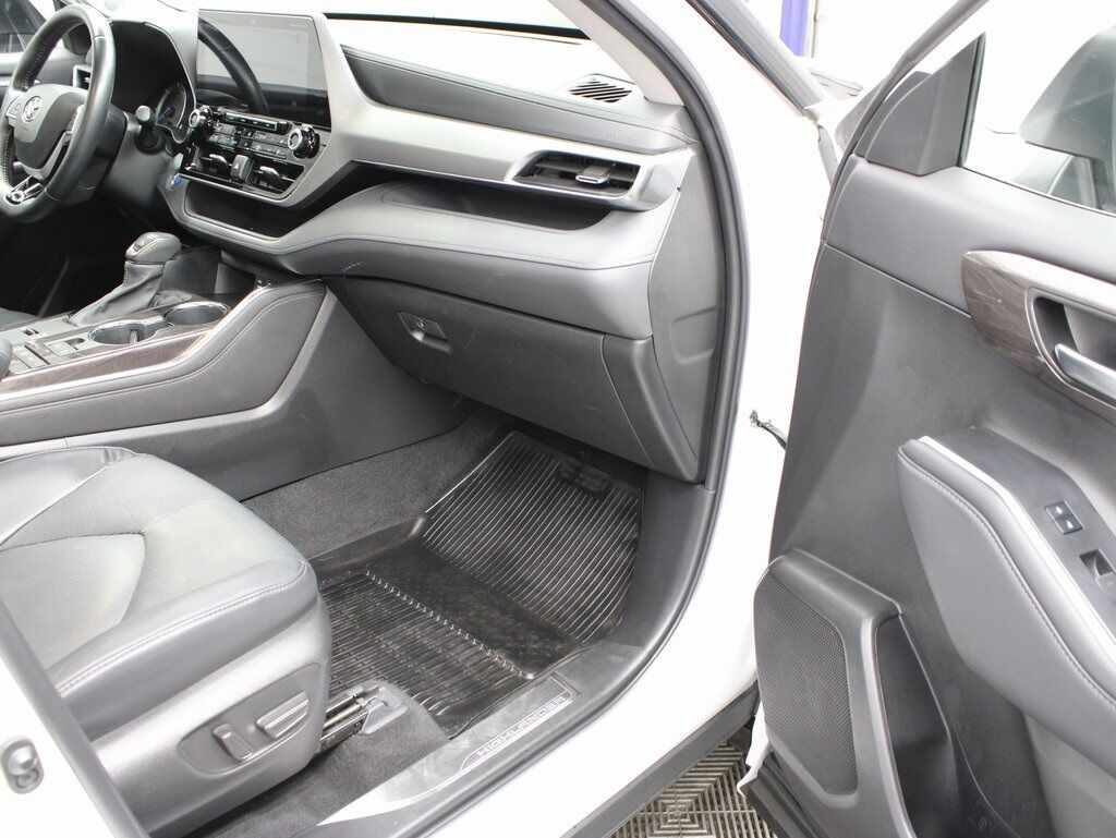 2022 Toyota Highlander Hybrid Platinum AWD 7 Passenger Fond du Lac WI