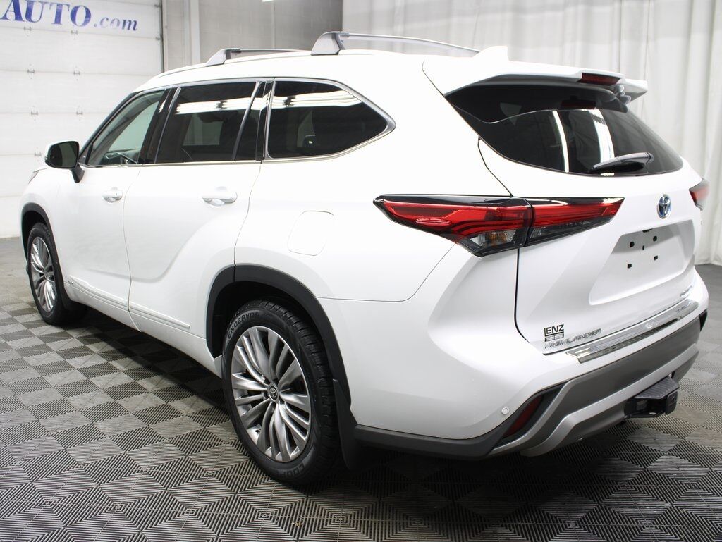 2022 Toyota Highlander Hybrid Platinum AWD 7 Passenger Fond du Lac WI