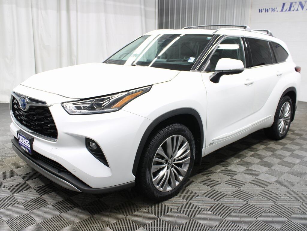2022 Toyota Highlander Hybrid Platinum AWD 7 Passenger Fond du Lac WI