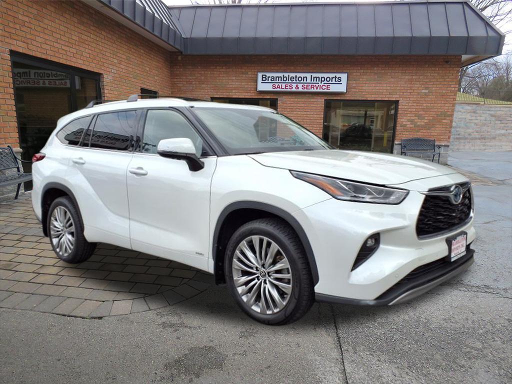 2022 Toyota Highlander Hybrid Platinum