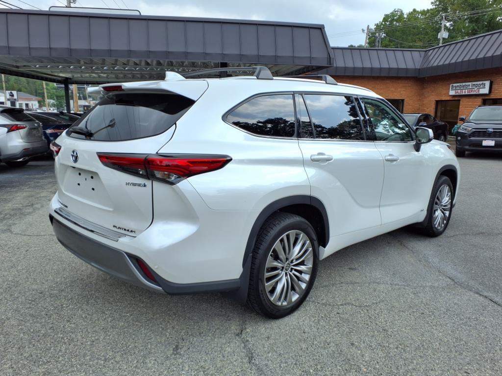 2022 Toyota Highlander Hybrid Platinum