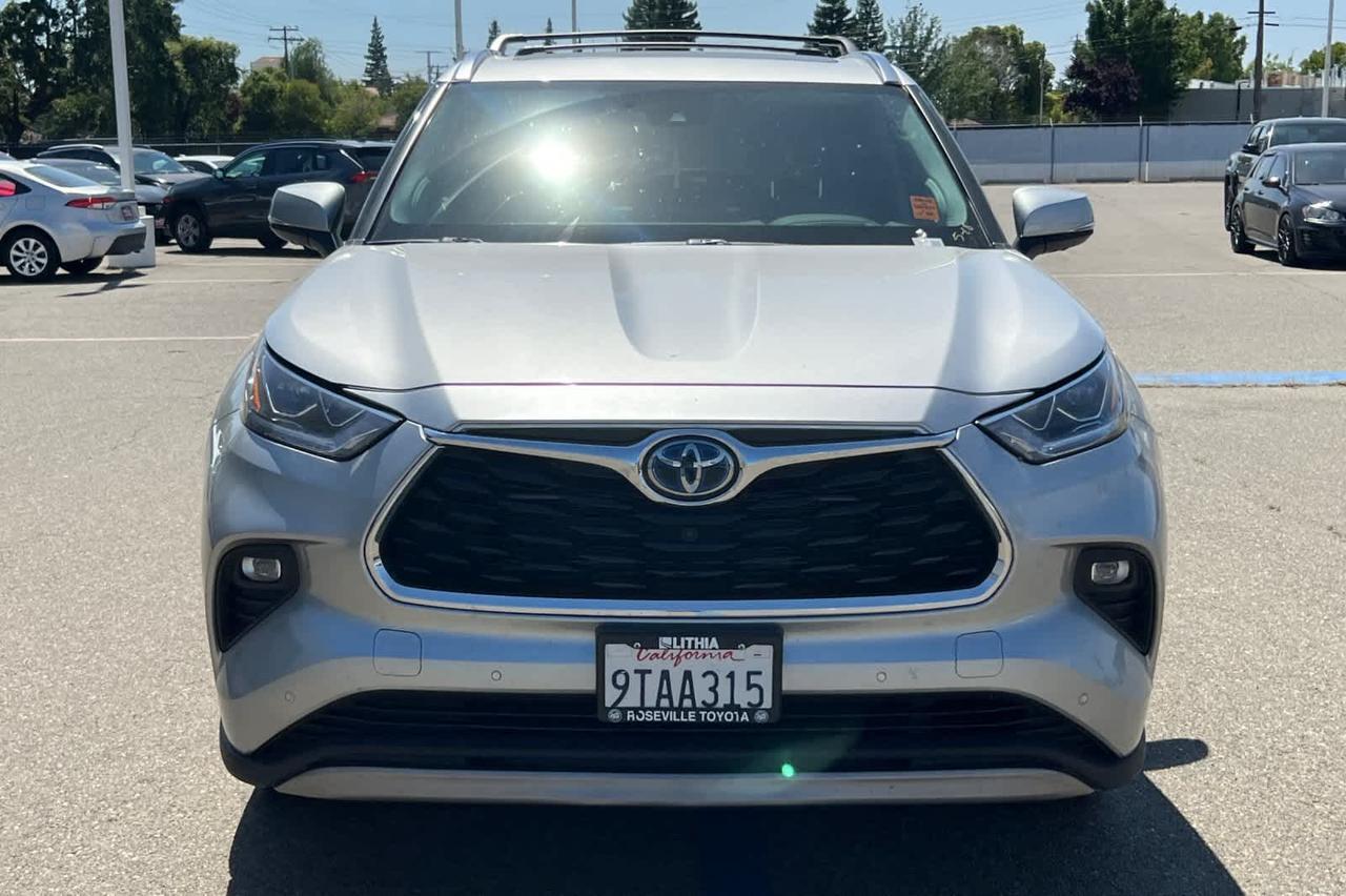 2022 Toyota Highlander Hybrid Platinum