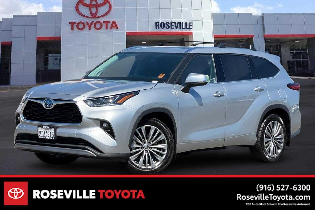 2022 Toyota Highlander Hybrid Platinum