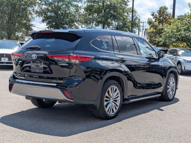 2022 Toyota Highlander Hybrid Platinum