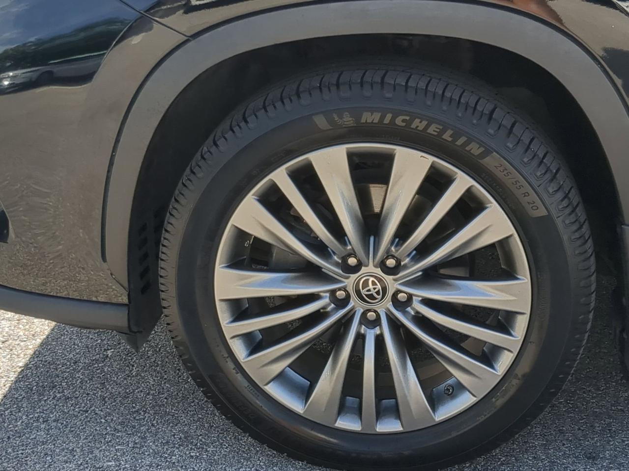 2022 Toyota Highlander Hybrid Platinum