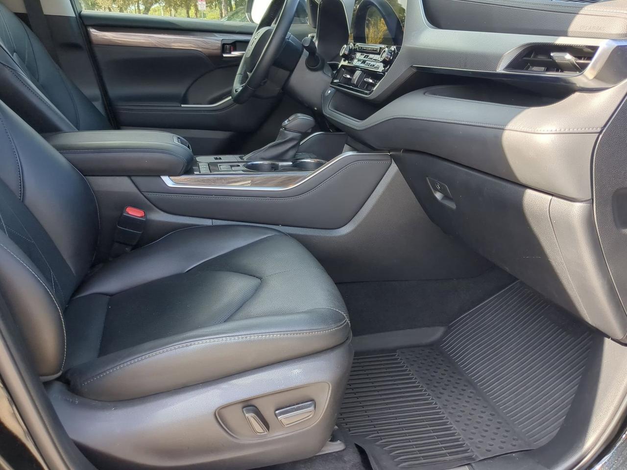 2022 Toyota Highlander Hybrid Platinum