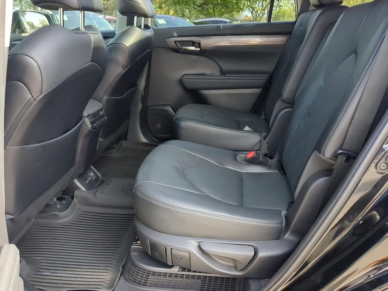 2022 Toyota Highlander Hybrid Platinum