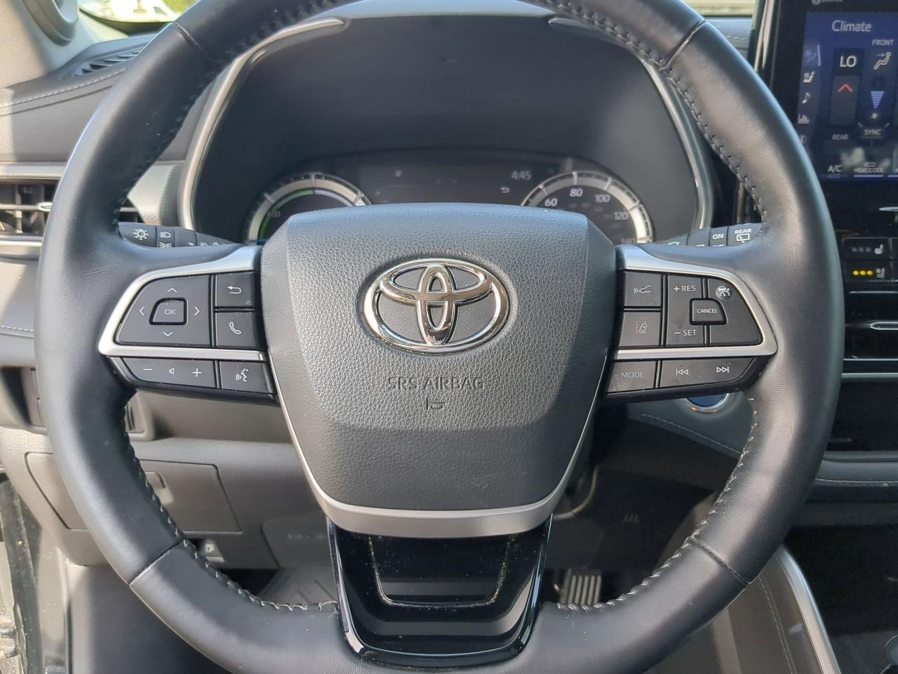 2022 Toyota Highlander Hybrid Platinum