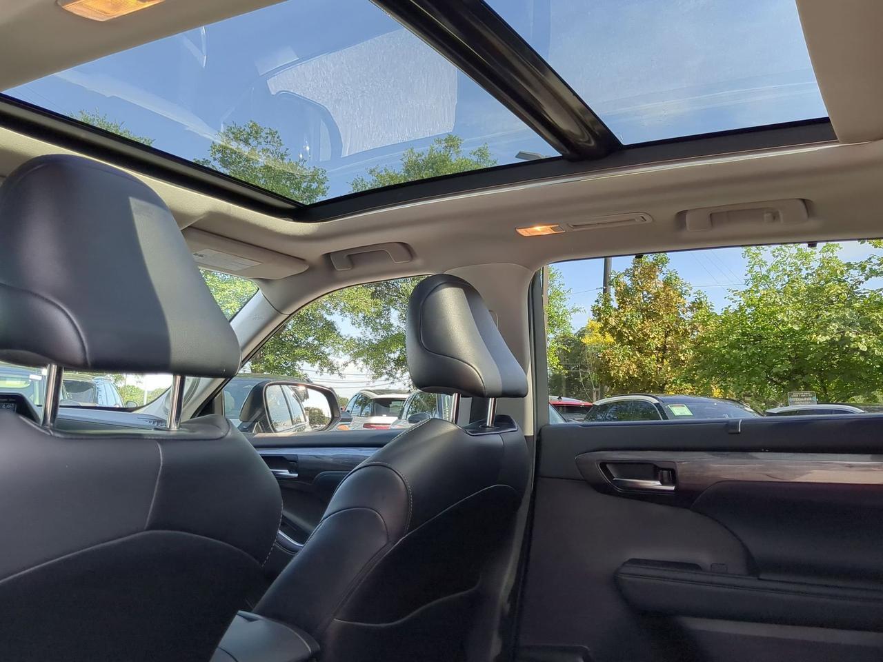 2022 Toyota Highlander Hybrid Platinum