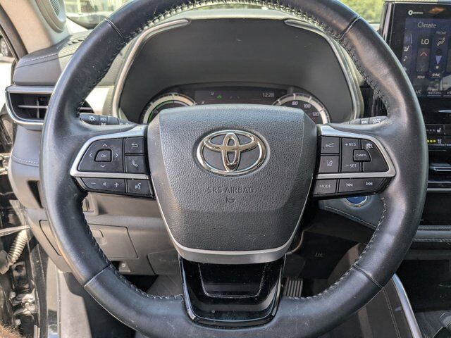 2022 Toyota Highlander Hybrid Platinum