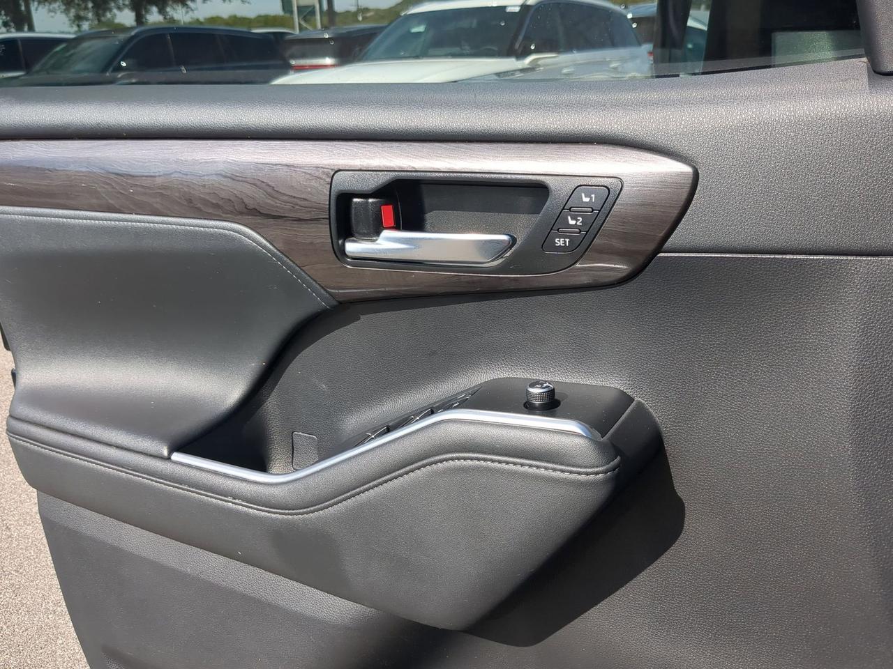 2022 Toyota Highlander Hybrid Platinum