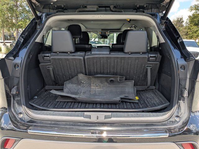 2022 Toyota Highlander Hybrid Platinum