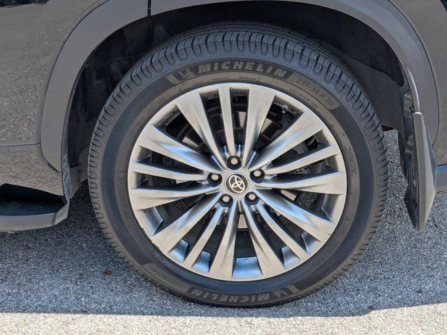 2022 Toyota Highlander Hybrid Platinum