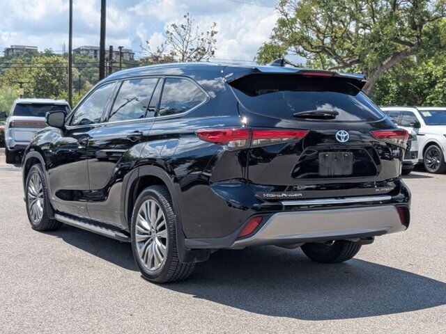 2022 Toyota Highlander Hybrid Platinum