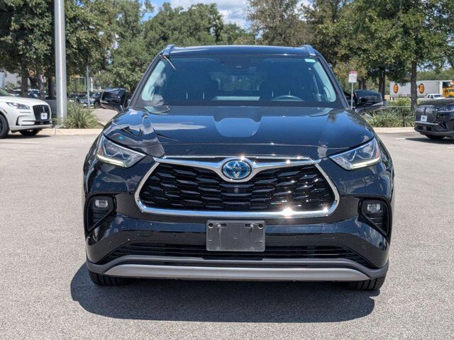 2022 Toyota Highlander Hybrid Platinum