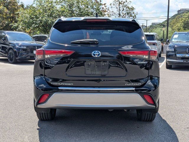 2022 Toyota Highlander Hybrid Platinum