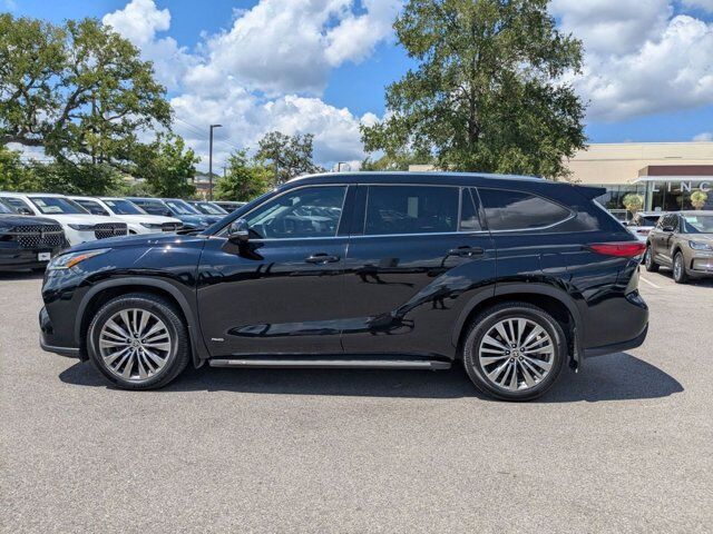 2022 Toyota Highlander Hybrid Platinum