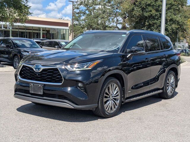 2022 Toyota Highlander Hybrid Platinum