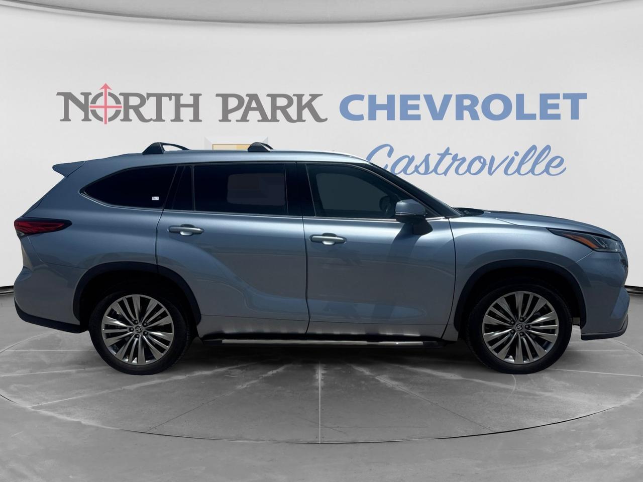 2022 Toyota Highlander Hybrid Platinum Castroville TX