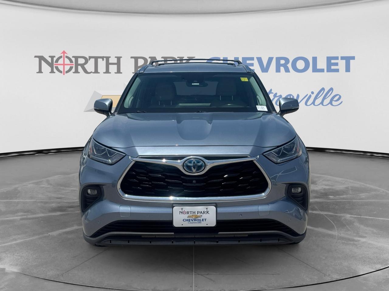 2022 Toyota Highlander Hybrid Platinum