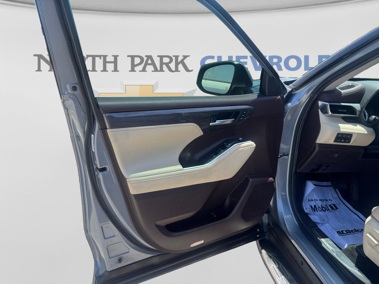 2022 Toyota Highlander Hybrid Platinum Castroville TX