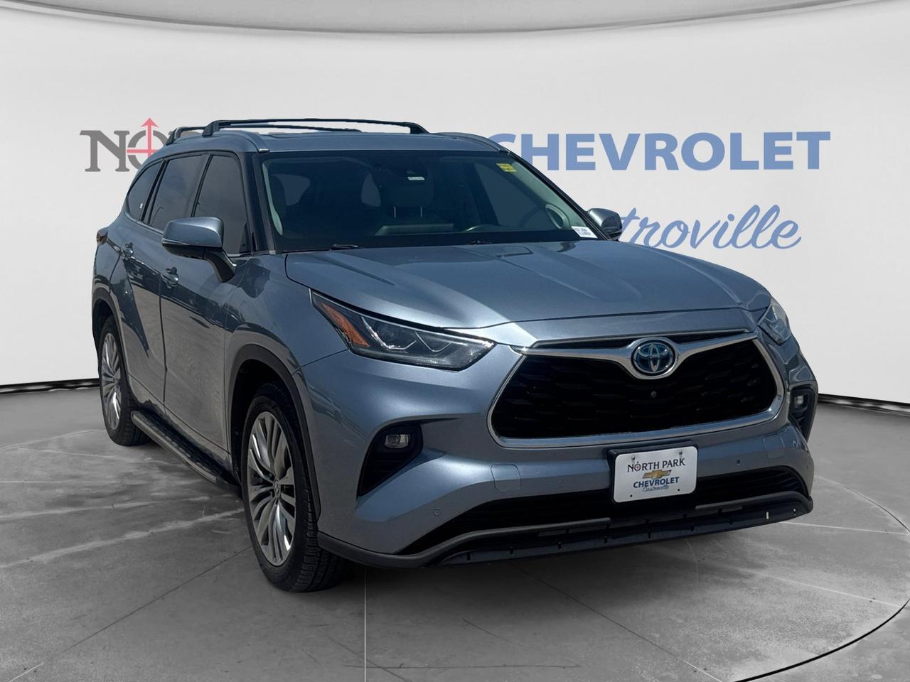 2022 Toyota Highlander Hybrid Platinum