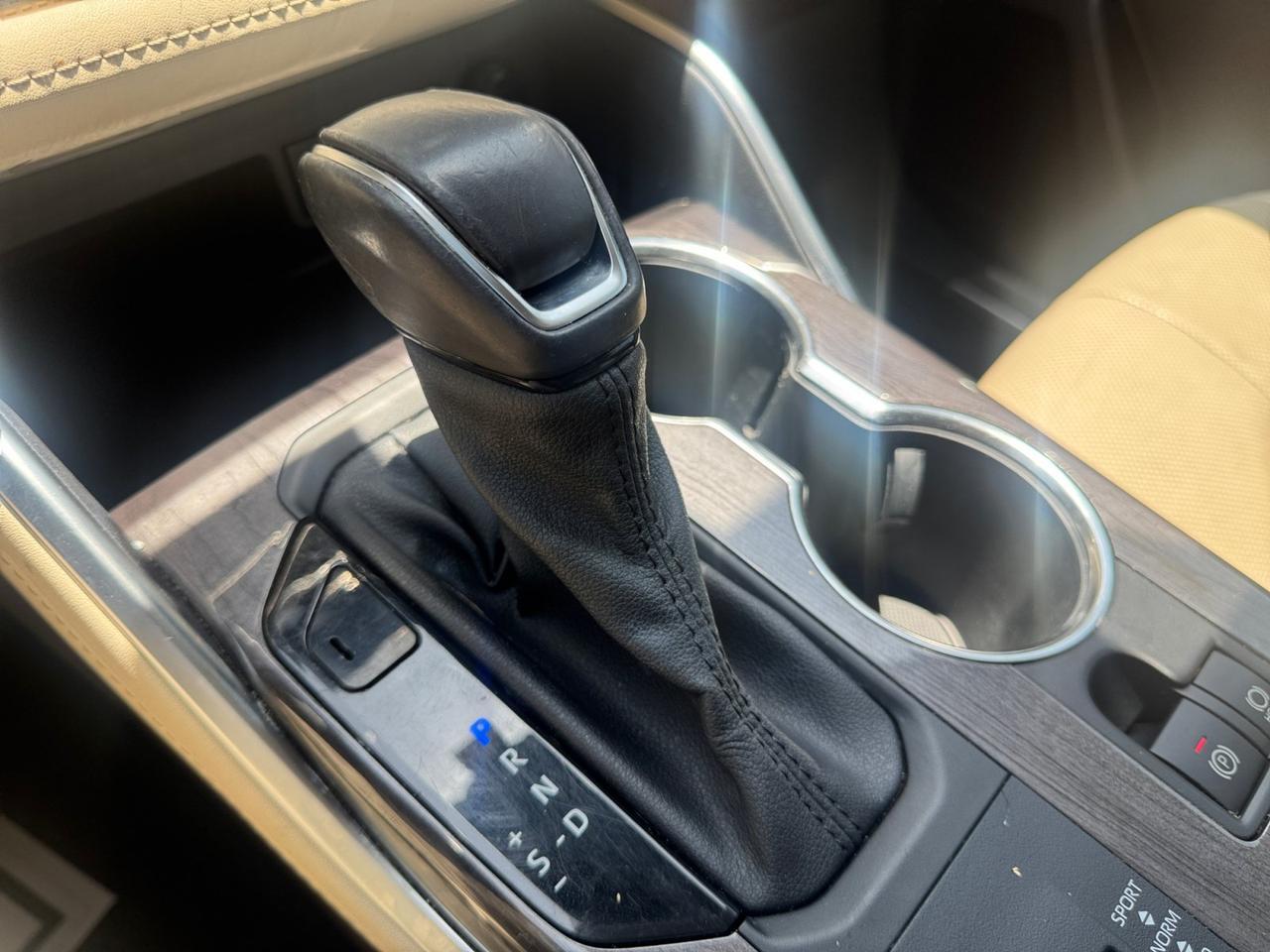 2022 Toyota Highlander Hybrid Platinum Castroville TX