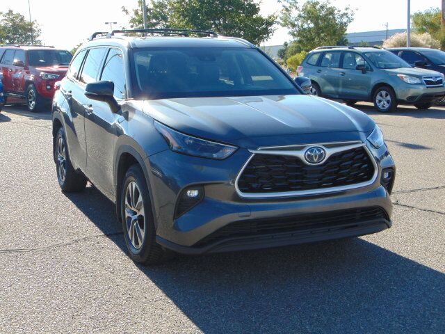 2022 Toyota Highlander Hybrid XLE Santa Fe NM