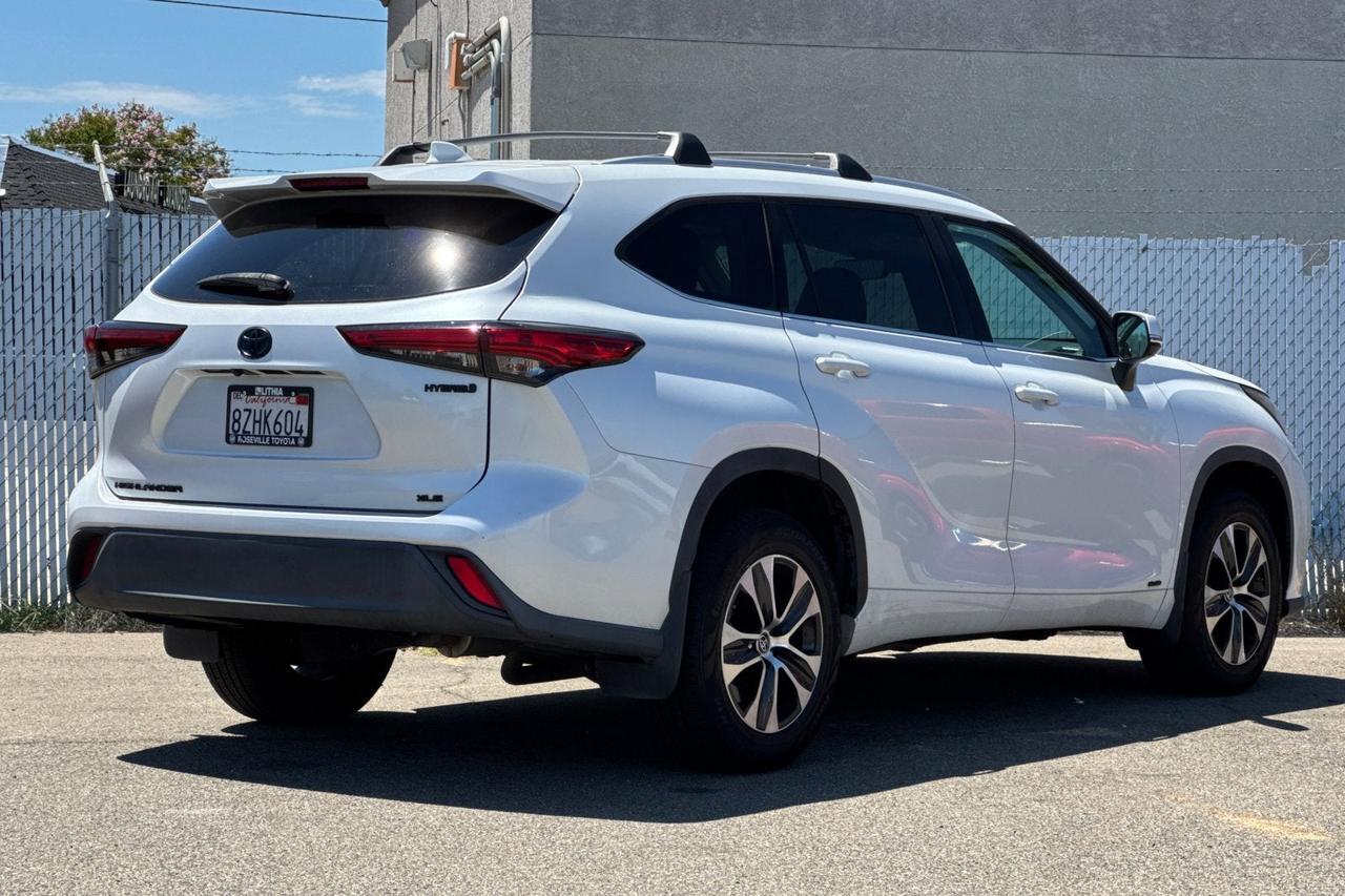 2022 Toyota Highlander Hybrid XLE