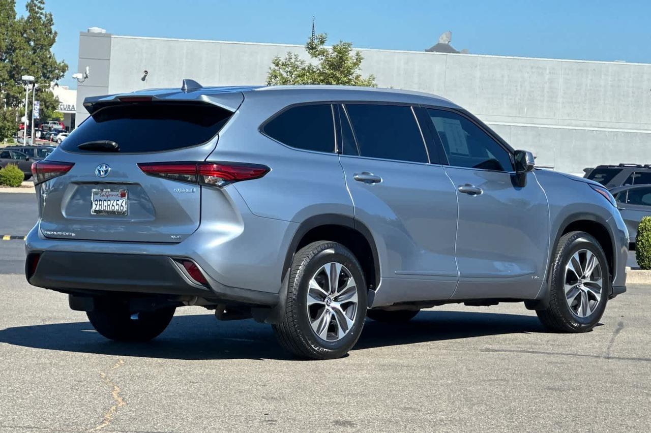 2022 Toyota Highlander Hybrid XLE