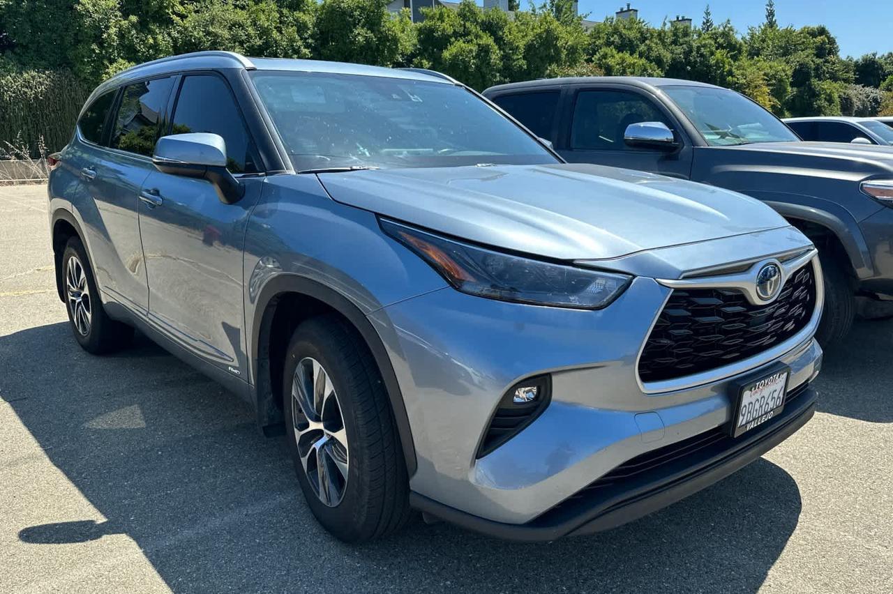 2022 Toyota Highlander Hybrid XLE