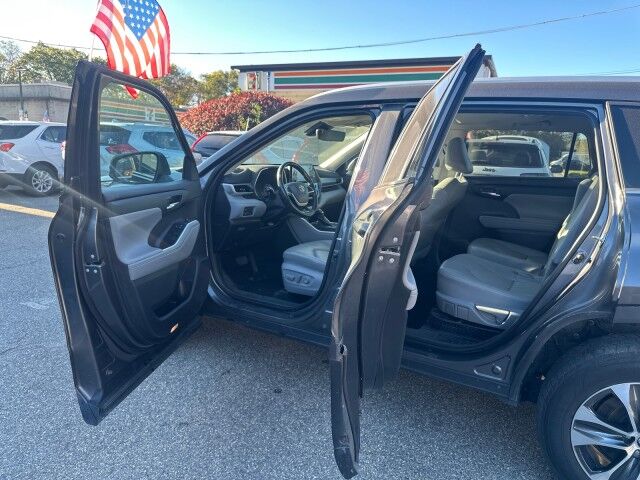 2022 Toyota Highlander Hybrid XLE Worcester MA