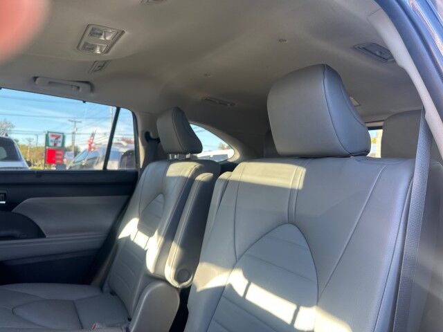 2022 Toyota Highlander Hybrid XLE Worcester MA