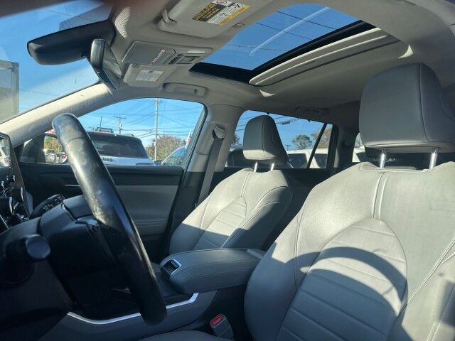 2022 Toyota Highlander Hybrid XLE Worcester MA