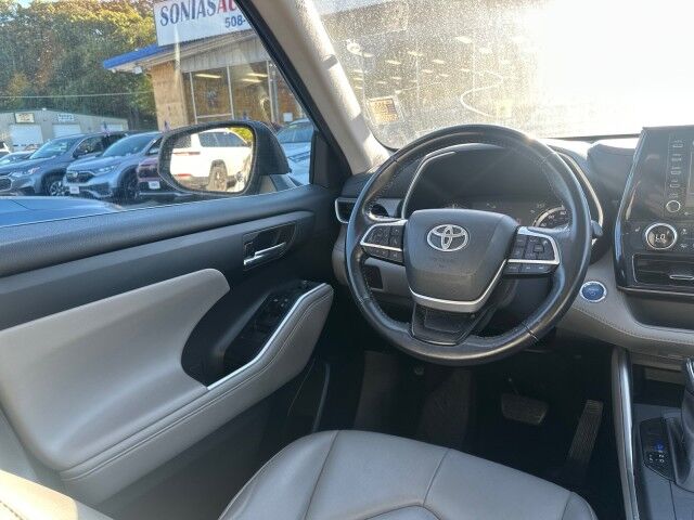 2022 Toyota Highlander Hybrid XLE Worcester MA