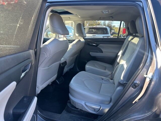 2022 Toyota Highlander Hybrid XLE Worcester MA