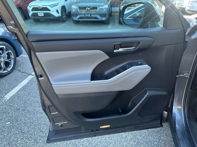 2022 Toyota Highlander Hybrid XLE Worcester MA