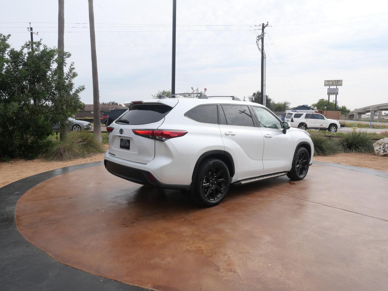 2022 Toyota Highlander L