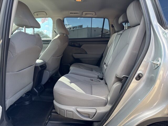2022 Toyota Highlander LE  TX