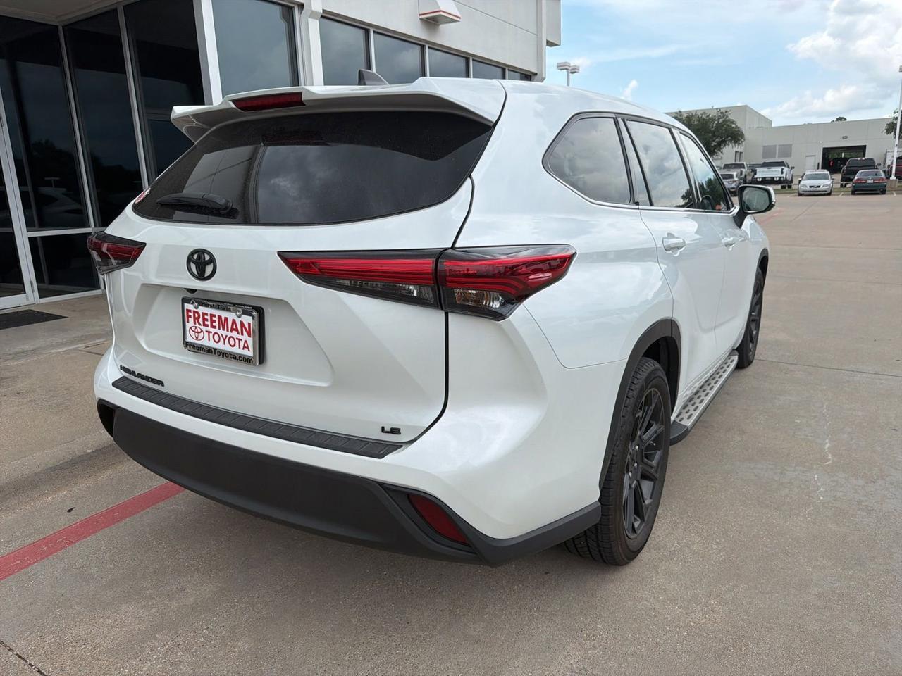 2022 Toyota Highlander LE Hurst TX
