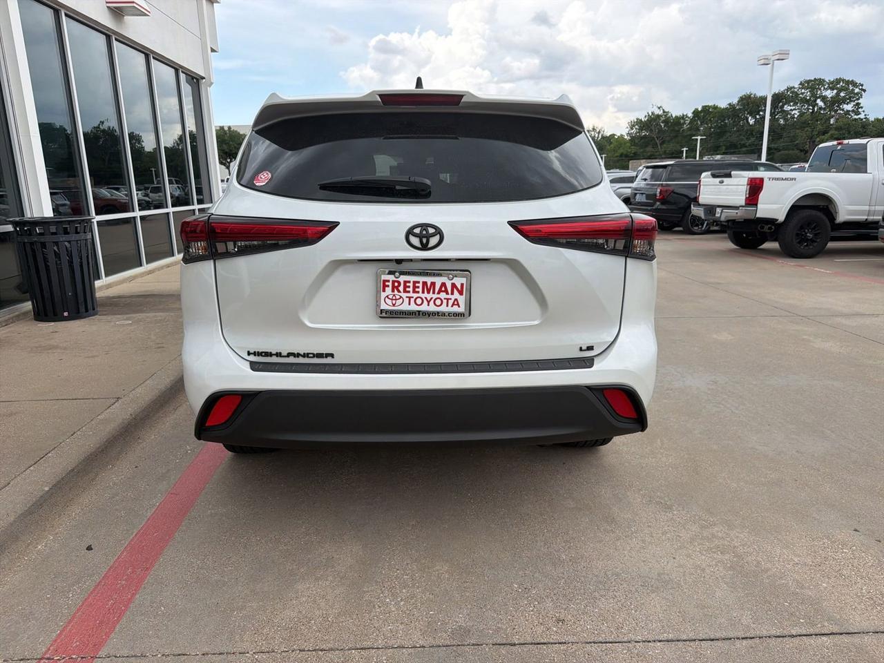 2022 Toyota Highlander LE Hurst TX