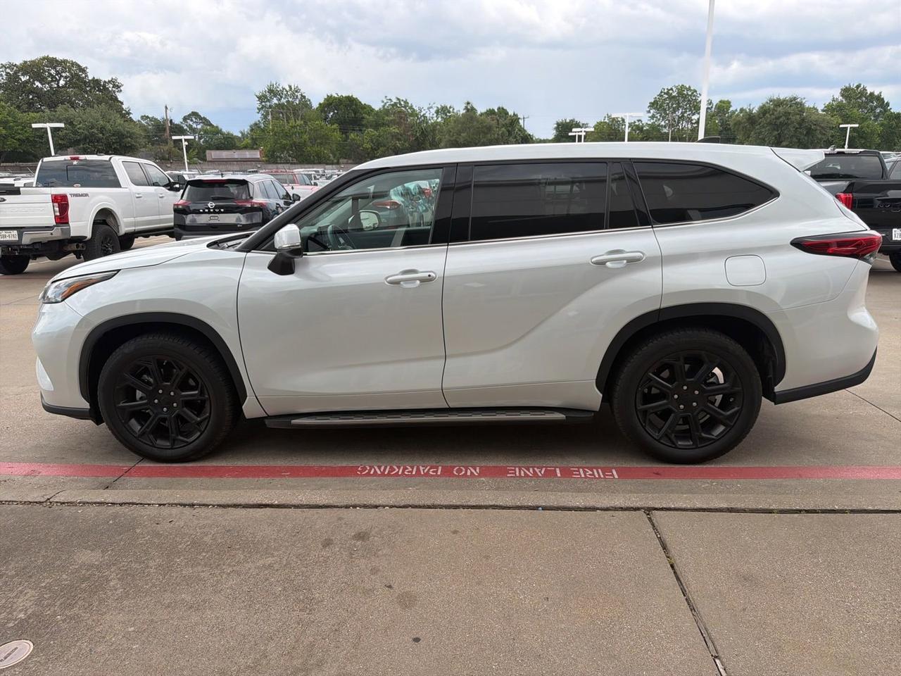 2022 Toyota Highlander LE Hurst TX