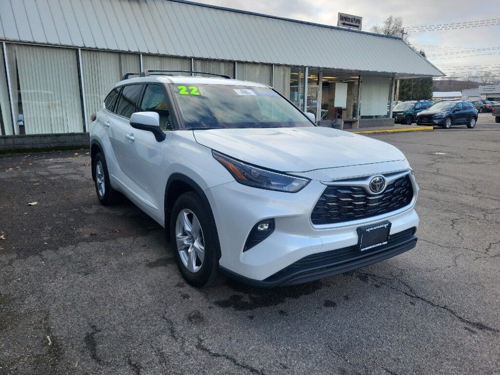 2022 Toyota Highlander LE Owego NY